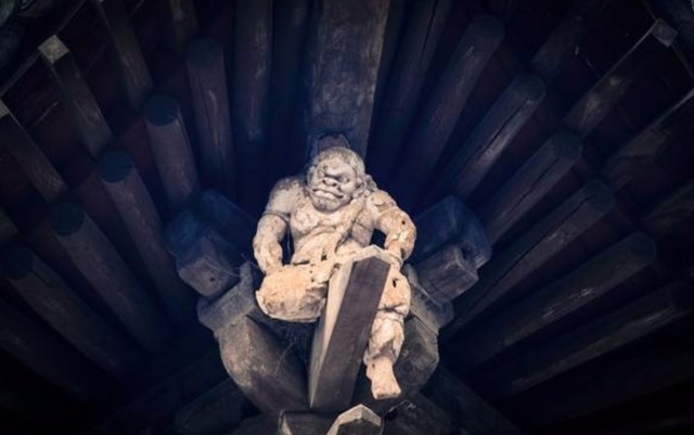 斗拱!古代建筑的檐子下面,竟藏有谜一样的“角”神,这是怎么一回事