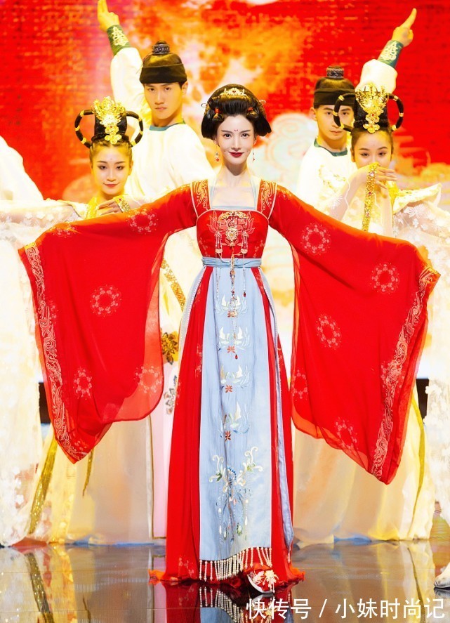 领口$金晨的美真是惊艳了,古装造型毫无违和感,红装更有气质