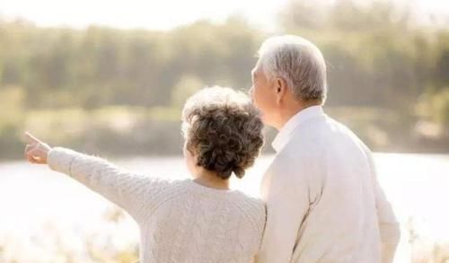 长寿|公认的最佳“起床时间”是什么,在该时间起床,也许与长寿更接近