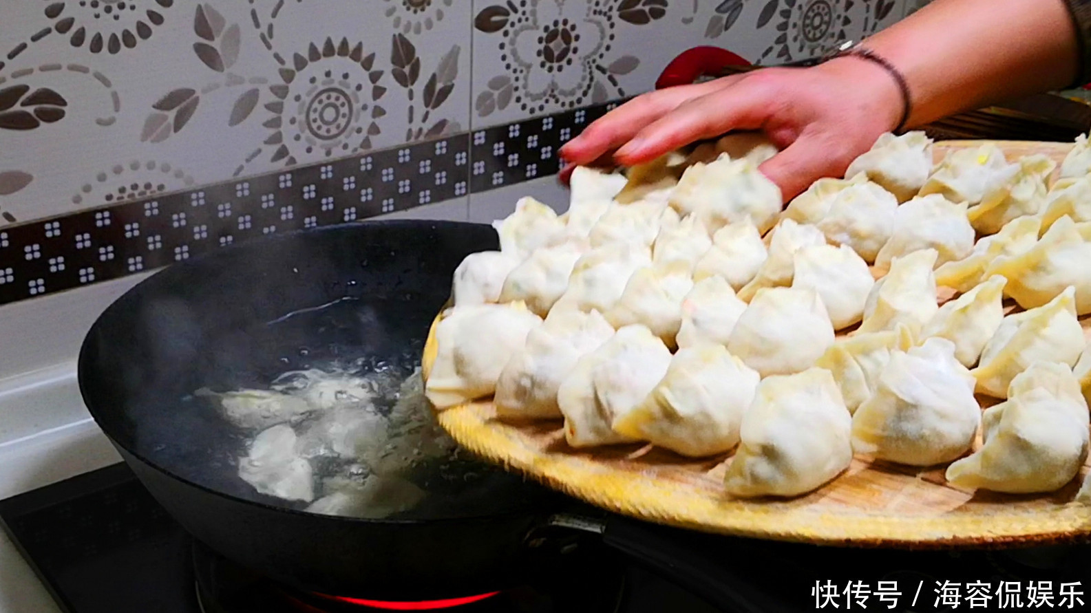 美味|素馅饺子如此调馅,简约而不简单的美味,比肉饺子香,3碗不够吃