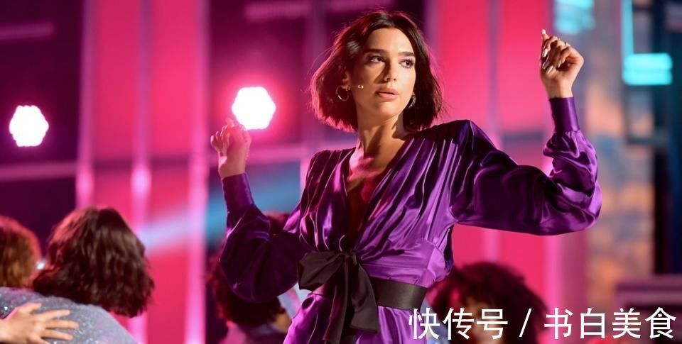 夫妻俩 普里扬卡·乔普拉,张贴出最甜美照片,在尼克·乔纳斯脸上沾口红