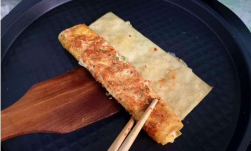 2张豆腐皮,2个鸡蛋,教你这样做早餐,连挑食的人都能吃一大盘