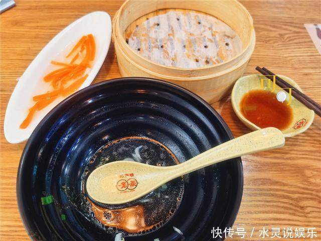 菜花|加班后一个人的晚餐,点了三样菜花了29元,感觉吃得特别舒服