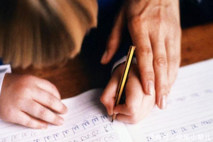 右手|为什么有的孩子是“左撇子”，究竟是聪明还是发育障碍？答案在这