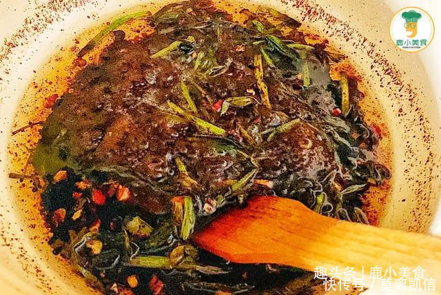 葱油酱汁|10分钟搞定懒人早餐面,葱香浓郁,面滑筋道,一盘轻松吃光