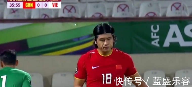国足|国足半场闷平越南！张玉宁进球被吹，武磊腹肌抢镜，裁判引争议！
