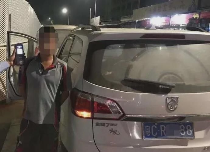 交警|珠海男子出门取个快递摊上事！“双十一”千万别做这件事！