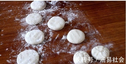 花椒粒|一碗面粉,2个萝卜,教你做好吃的萝卜丝饼,爱吃萝卜的快收藏