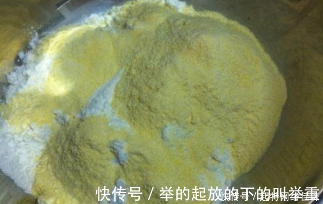 玉米发糕这样做,教你一招,蓬松柔软,不回缩不塌陷超好吃!