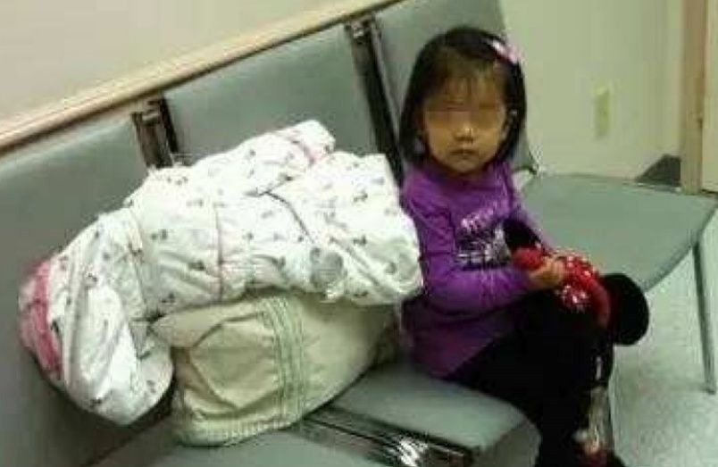 二胎|孕妈深夜生二胎,产房外女儿独自一人等待,孩子的话让护士哽咽