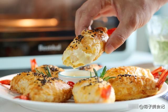 手抓饼新吃法,酥脆掉渣酥皮芝士虾,完胜西餐厅,一学就会