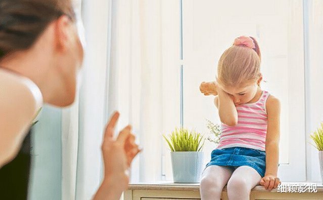 爸妈|二胎喜欢“争宠”,新手爸妈应该这样做,保持平衡,不偏不向才是“王道”