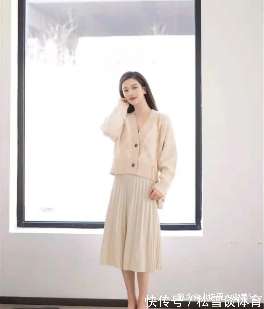 红+ 秋冬季,毛衣就买这4个“显白色”,高级不说还减龄,黄皮也能穿