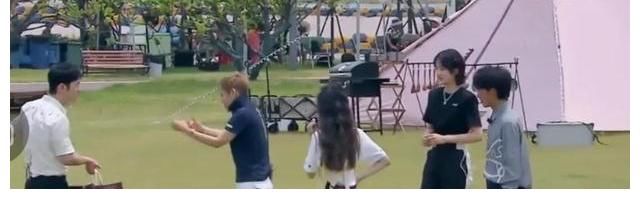 宁静|宁静嚣张拿捏黄晓明，黄店长变卑微小弟，龚俊铭记打工人身份