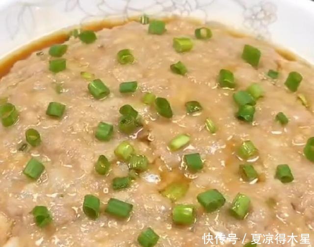  下饭|当马蹄碰到肉末，做成鲜香美味的蒸肉饼，美味和下饭