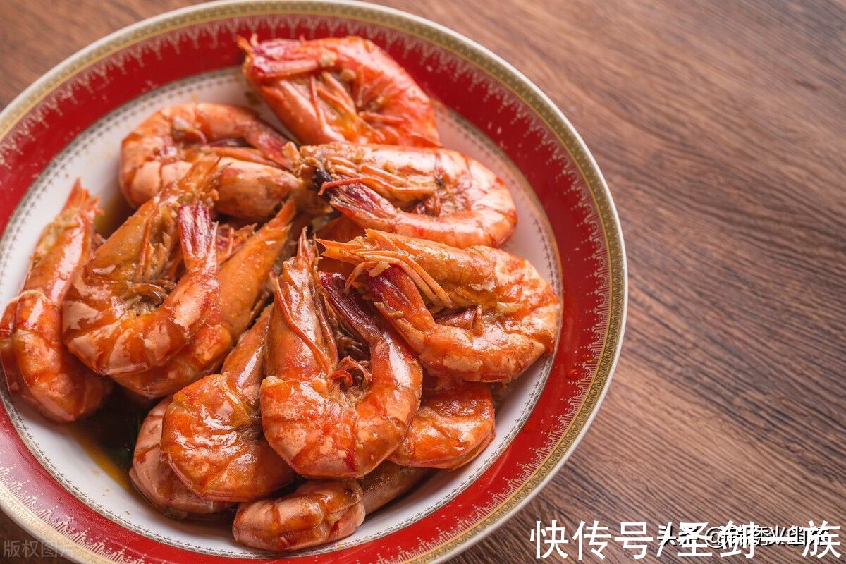 周末老家来了亲戚，婆婆下厨做了这些家常菜招待，大家都说太好吃