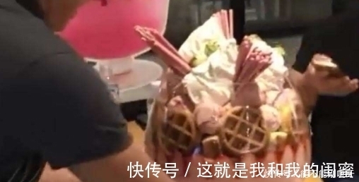 大胃王mini|朋友请吃冰淇淋，却只点了一个，都想扭头走，端上桌后“傻眼”了