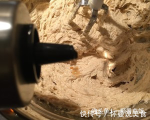 芝麻酥饼别再出去买了,教你在家自制芝麻饼,一顿5个都不够!