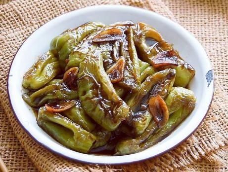 青椒|做虎皮青椒,先放油还是后放油厨师做错了,难怪不起皮还难吃