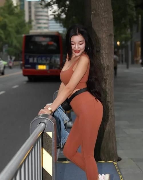 身材 丰润多姿的无痕裤美女,时尚气质满分,优雅性感!