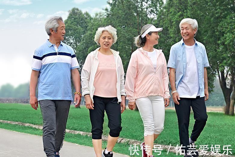 哺乳期|喝牛奶、吃钙片可以补钙非也,坚持做好三件事,补钙更高效