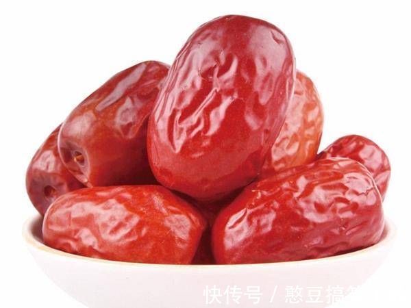 鲜枣|红枣到底该生吃还是泡水喝,很多人都吃错了,怪不得没效果!