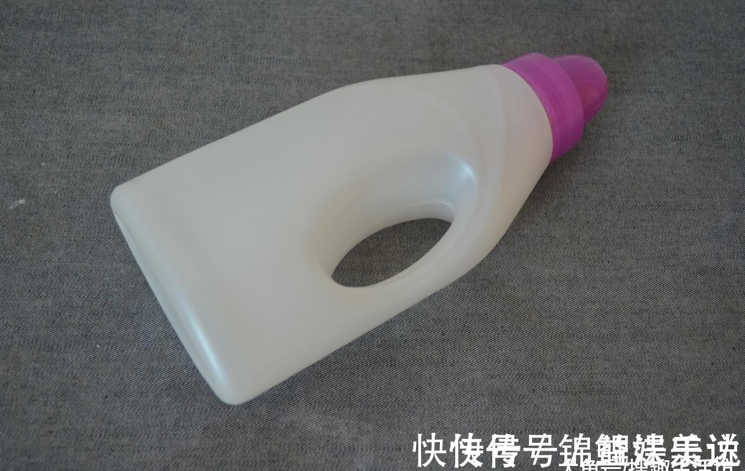 家家户户|洗衣液瓶子别扔了, 简单剪几刀, 放在厨房这样用, 人人见了都夸好