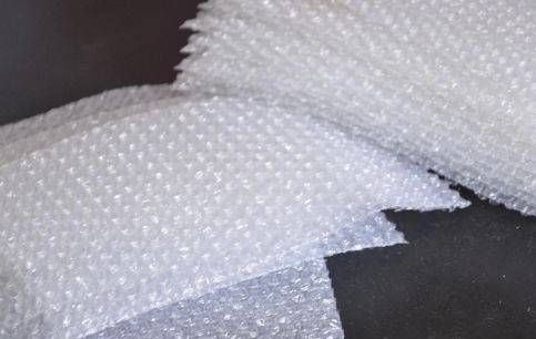 快递“气泡垫”千万不要扔，放卫生间和厨房特实用，解决了很多家庭的烦恼