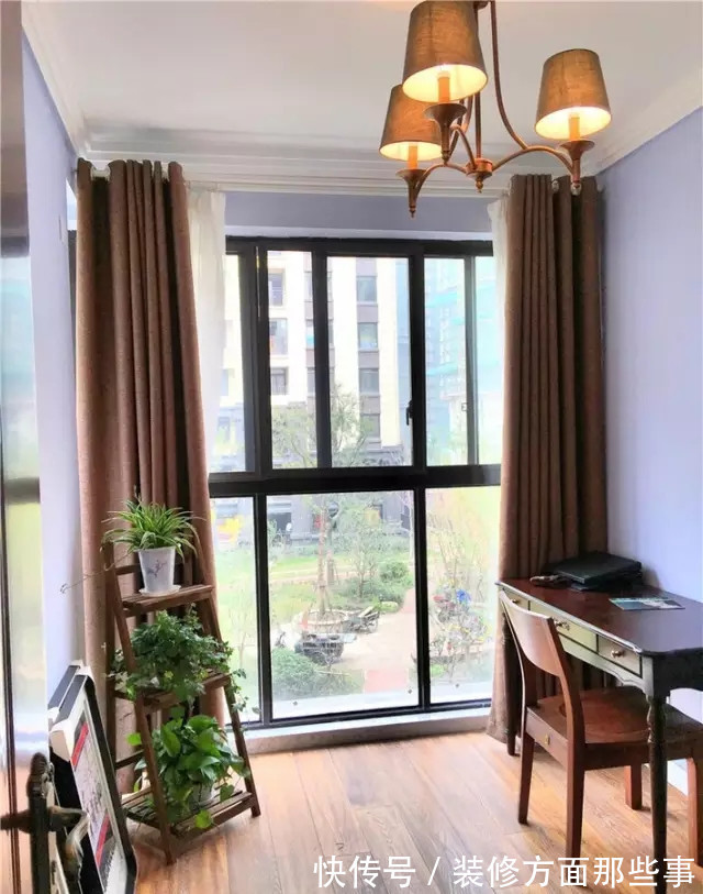 现代风|106平现代风三居室,横木吊顶的走廊将休闲的乡村风味带到室内