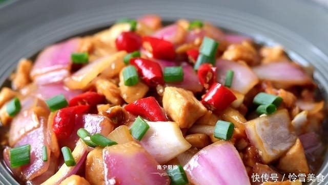 洋葱和鸡肉搭配这样做,特别开胃下饭,吃过一次的人还想吃第二次