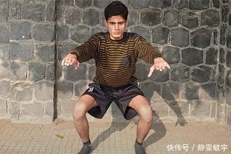 股四头肌|小伙练腿每天做100个深蹲,并逐渐增加训练难度,1个月看腿部变化