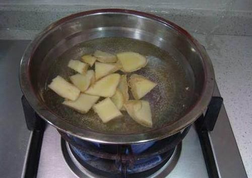 一块生姜就能搞定失眠，坚持用一周，驱寒又除湿，4种疾病不来扰