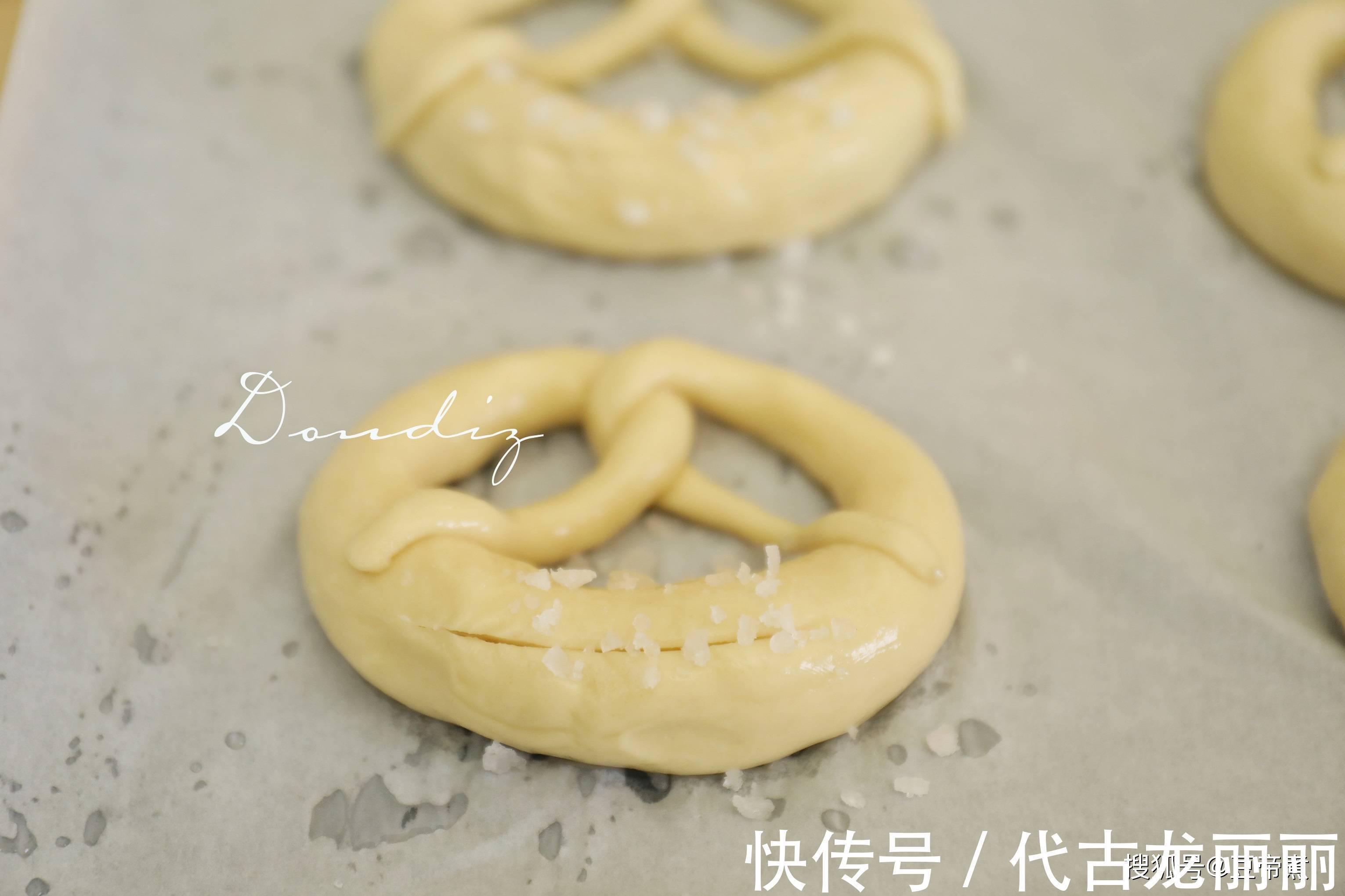 市场上卖得火爆的面包,做法没有你想的那么难,看一看你也就会