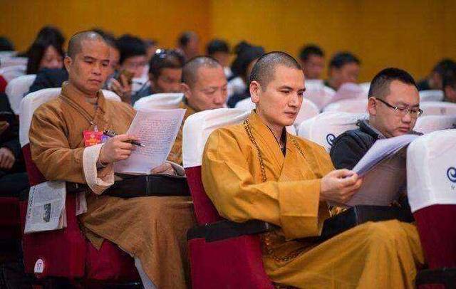 小伙@浙江80后小伙,放弃铁饭碗当和尚,却被富二代美女倒追,为啥