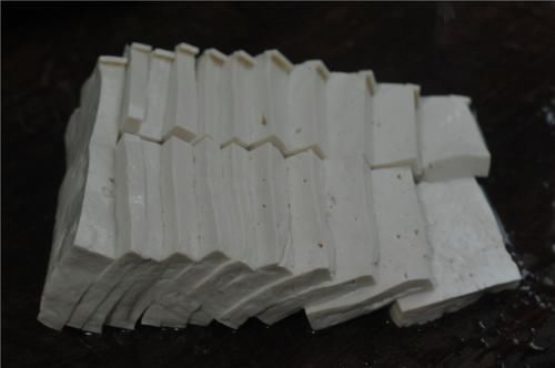 煎豆腐,直接下锅大错特错!多加一步,豆腐不碎不粘,焦香鲜嫩!