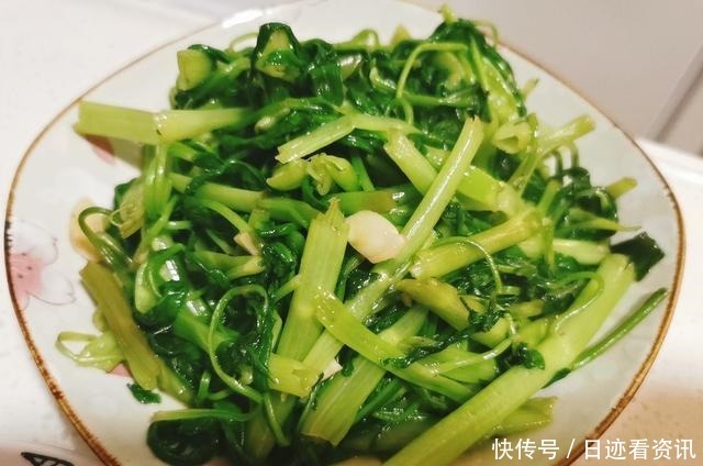 曬曬我家的午餐,簡單的家常菜,好吃又省錢,早就忘了外賣的味道