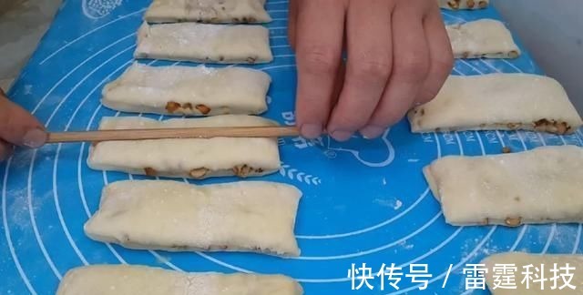 早餐别烙饼吃包子了，教你新吃法，香酥又松软，比面包烧饼还好吃