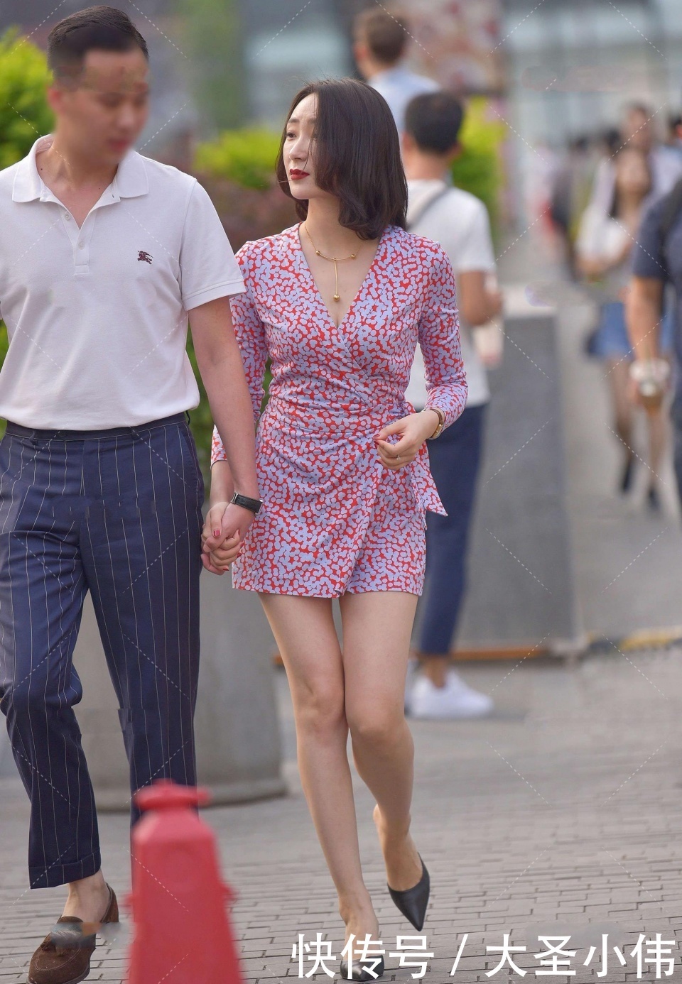 街拍|美女街拍:过年回家怎么穿?如何让农村的大爷大妈,不在背后说三道四!