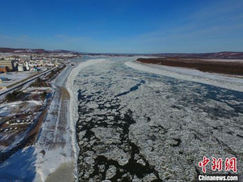  界江|中俄界江黑龙江呼玛段跑冰排开启冰封季节