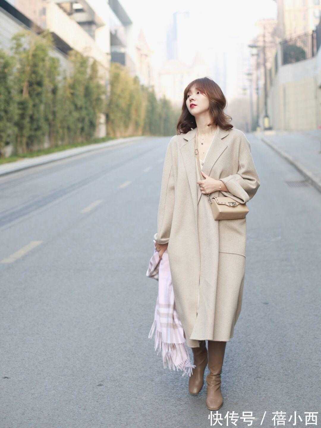 小白靴 马丁靴早已过时了!时髦的女人都穿这“3双”鞋子,显高还显气质