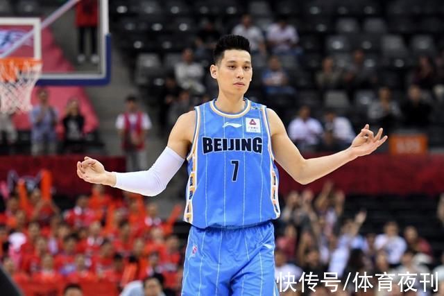 吉布森|郭艾倫弗格甜蜜互動，首鋼組豪華后場三巨頭，內(nèi)蒙古女籃涮火鍋!