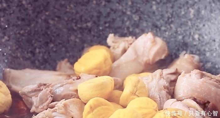 把准备好|板栗焖鸡的好吃做法,鲜香肉嫩,营养美味,孩子爱吃的家常菜