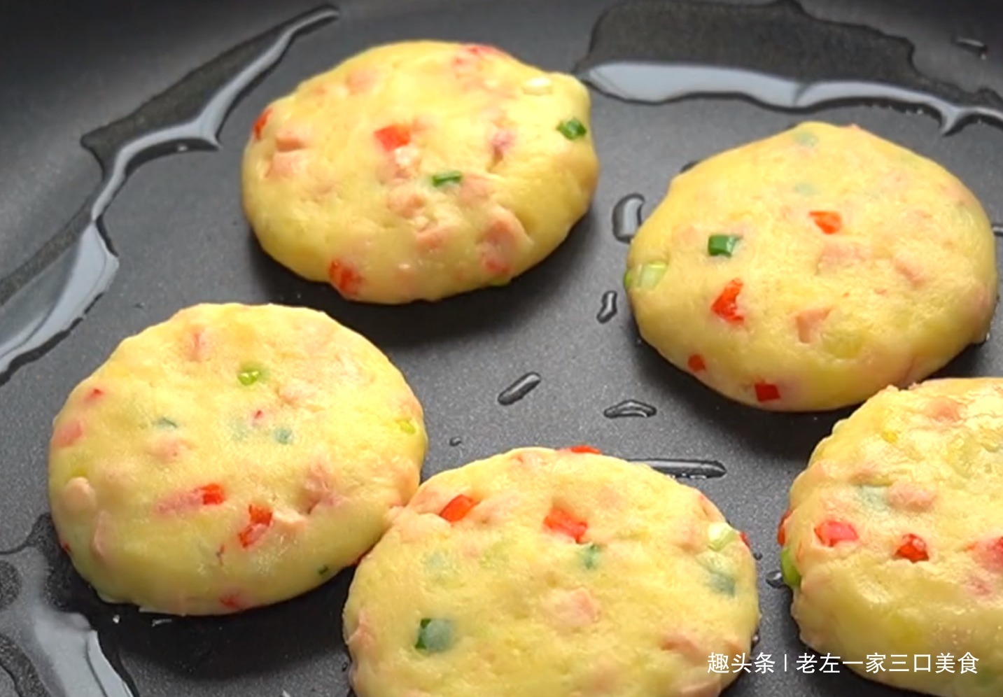 土豆饼最简单好吃的做法,外酥里嫩,鲜香又营养,全家人都喜欢