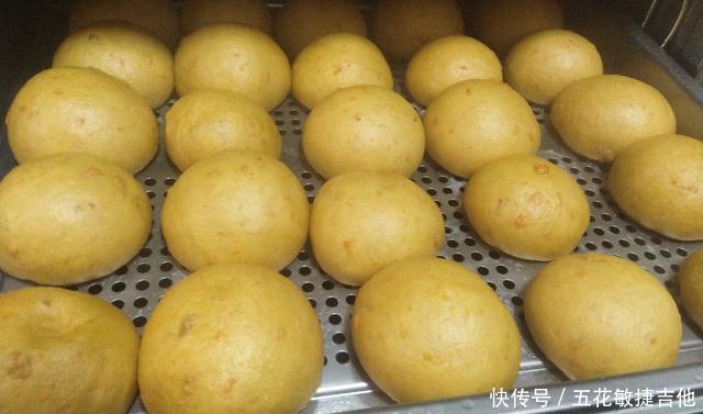 面粉|立冬后吃它正好,1块钱买一堆,与面粉一起蒸一下,轩软香甜好吃