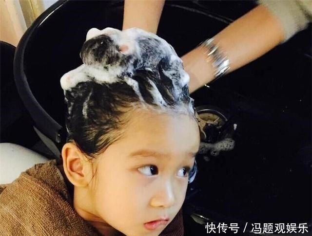 男孩|女孩“早熟”多半比男孩早,当女儿有这3种行为,家长们要注意了