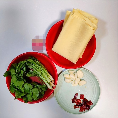 发硬|拌干豆腐丝,干豆腐直接焯水就外行了,没做这1步,难怪口感发硬