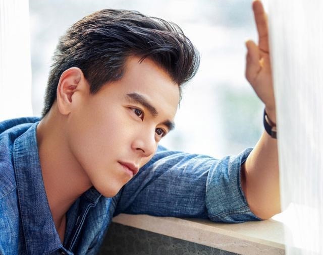 国字脸 男士有这4个标志,很适合剪“背头”发型,轻熟又帅气