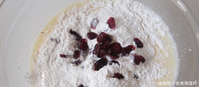 有糯米粉试试这么做,简单搅一搅,酸甜软糯,百吃不厌