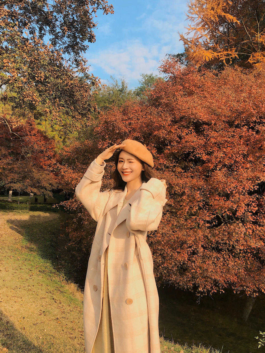 整体性|经典驼色怎样穿才不撞衫?试着和这几种颜色搭配,美感提升好几倍