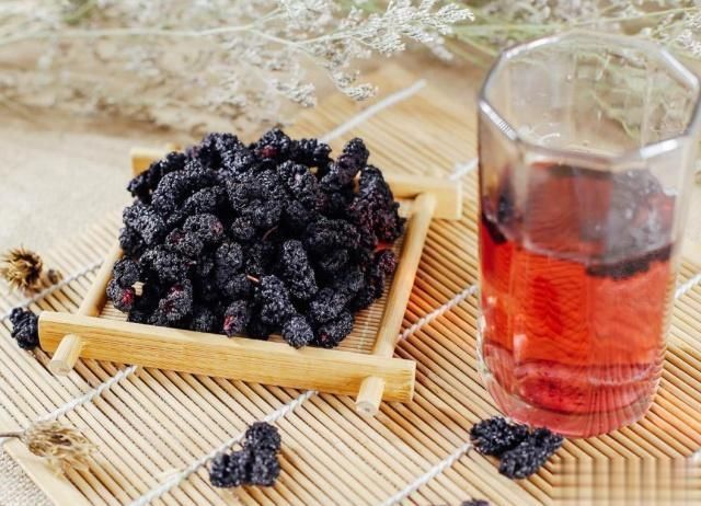 桑葚|它被誉为“补血果”，补血养血，养颜乌发，这样吃好吃又有营养